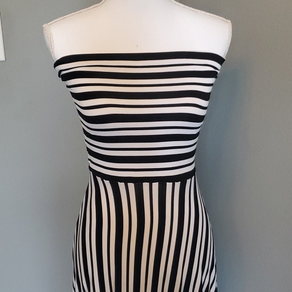 Felicity Coco black white striped maxi - Picture 2 of 7